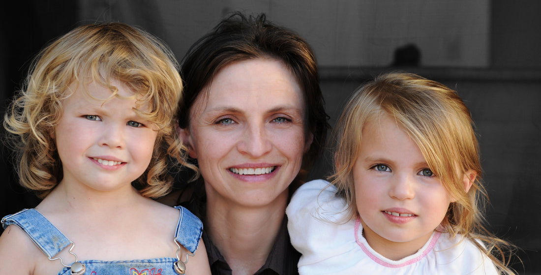 Aunt with two girl nieces